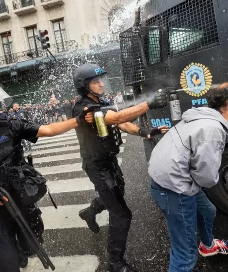 Represi�n 12 de marzo. Foto: Juan Pablo Barrientos