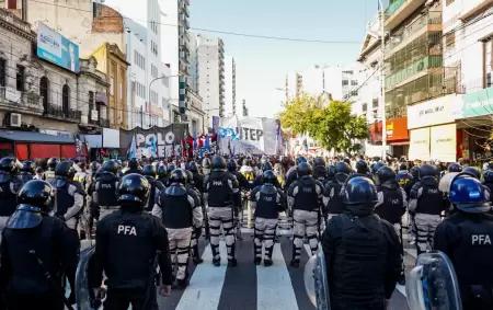 Organizaciones sociales y piqueteras en el Puente Pueyrredón