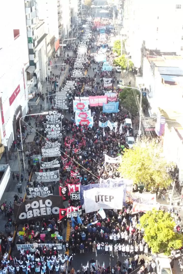 Organizaciones sociales y piqueteras en el Puente Pueyrredón