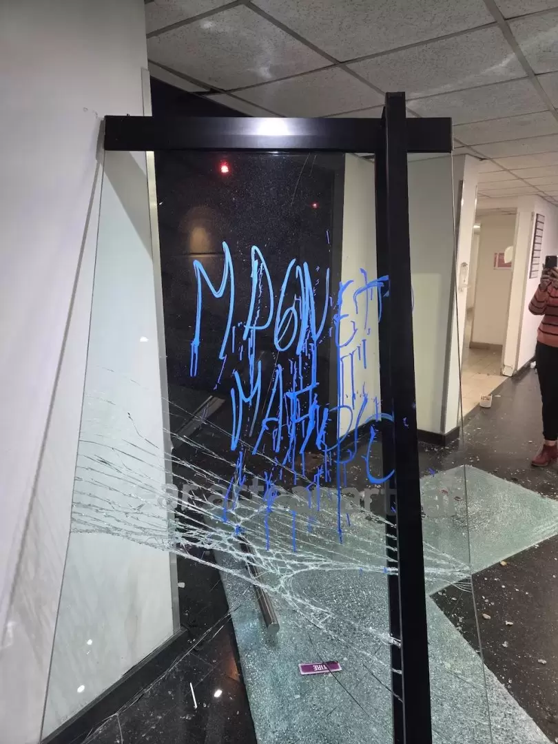 Algunos de los destrozos dentro del canal