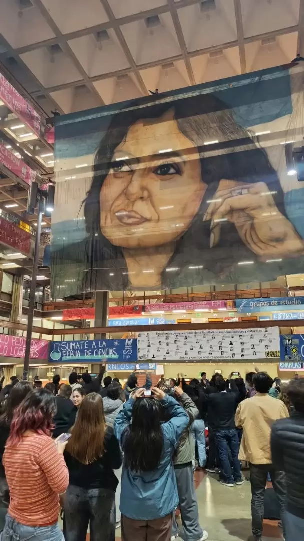 Estudiantes tomaron distintas facultades de la UBA en repudio a la condena a Cristina Kirchner