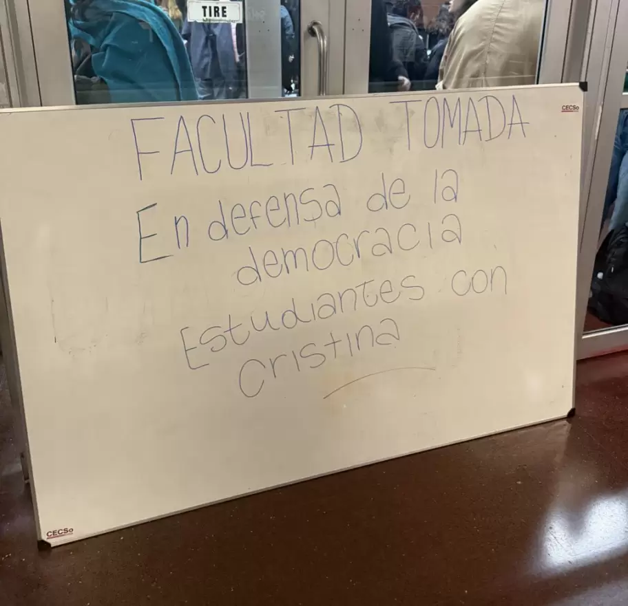 Estudiantes tomaron distintas facultades de la UBA en repudio a la condena a Cristina Kirchner
