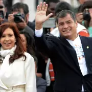 Rafael Correa salió en defensa de Cristina Kirchner: "Nos están robando la democracia"