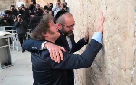Javier Milei volvió a llorar en el Muro de los Lamentos