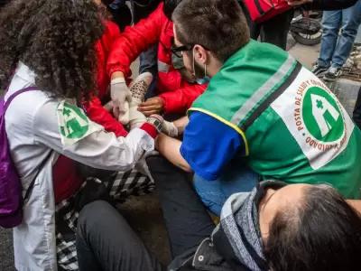 Una señora terminó en el piso y con el tobillo quebrado. Foto: Rocío Bao