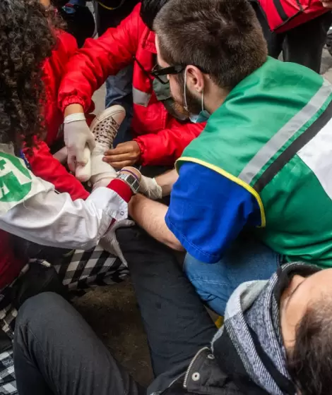 Una señora terminó en el piso y con el tobillo quebrado. Foto: Rocío Bao