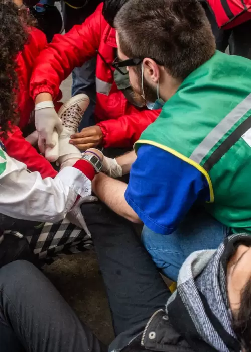 Una señora terminó en el piso y con el tobillo quebrado. Foto: Rocío Bao