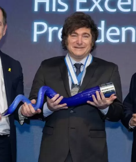 Durante su visita, Milei recibió el Premio Génesis