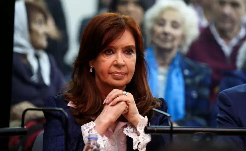 Desde España, la periodista Laura Arroyo protestó contra la proscripción de CFK y liquidó a Milei: "Leoncito ridículo"