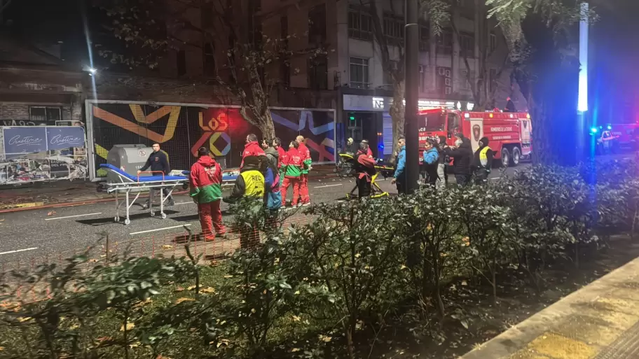 Voraz incendio en Monserrat