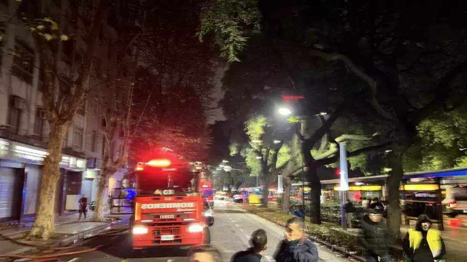 Voraz incendio en Monserrat