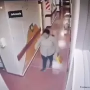 Desconcierto en el Hospital Materno Infantil de Mar del Plata: fue a visitar a su nieta y le robó el iPhone a una enfermera