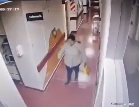 Una abuela le robó el iPhone de una enfermera