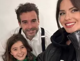 Nicolás Cabré junto a la China Suárez y su hija Rufina