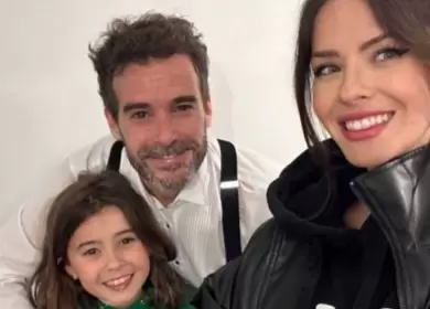 Nicolás Cabré junto a la China Suárez y su hija Rufina