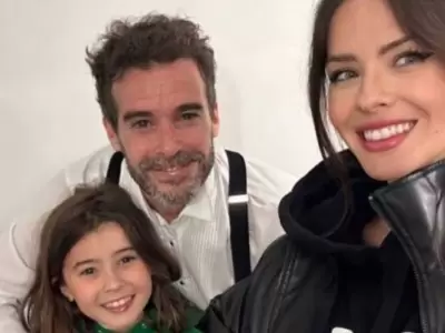Nicolás Cabré junto a la China Suárez y su hija Rufina
