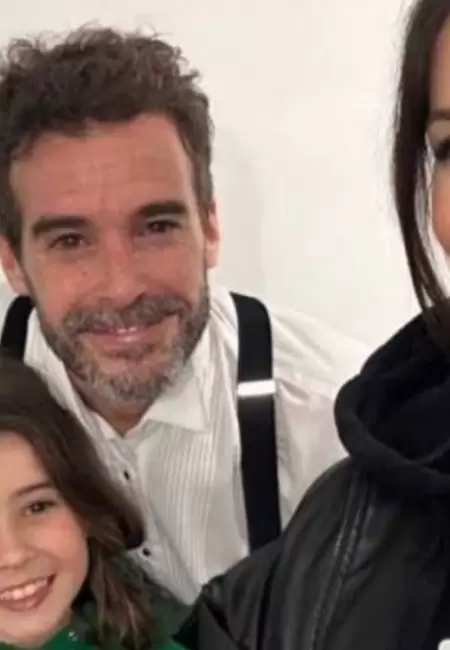 Nicolás Cabré junto a la China Suárez y su hija Rufina
