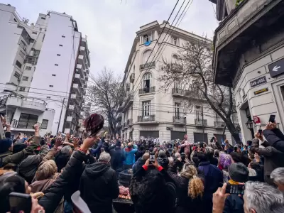 Constitucin plagado de vecinos que apoyan a Cristina