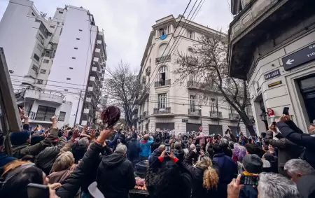 Constitución plagado de vecinos que apoyan a Cristina