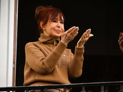 CFK desde el balcón de su casa