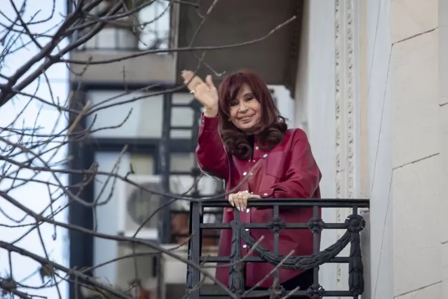 Cristina Fernndez de Kirchner cumple prisin domiciliaria en su casa del barrio porteo de Constitucin