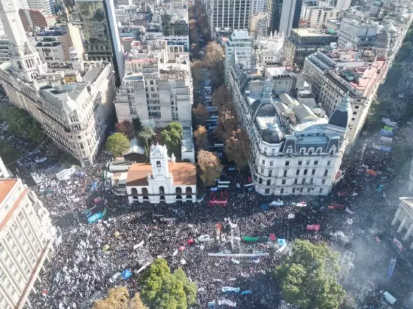 Masiva movilización a Plaza de Mayo