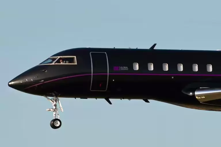 La aeronave Bombardier Global 5000, matrcula N18RU, de Leonardo Scatturice.