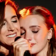 Soado festejo de 15 de Antonia, la hija de Soledad Pastorutti, entre brillos, nubes y vals