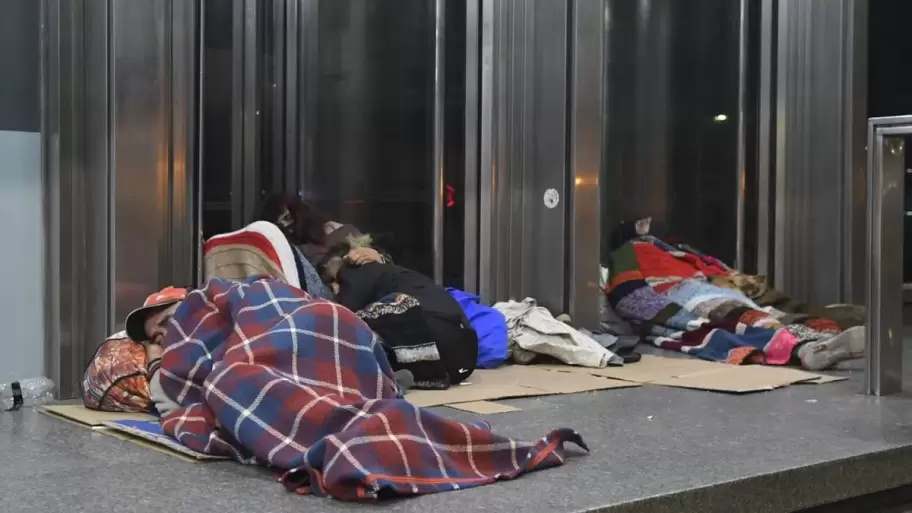 Bajo cero: cómo es el plan de ayuda a personas en situación de calle en CABA