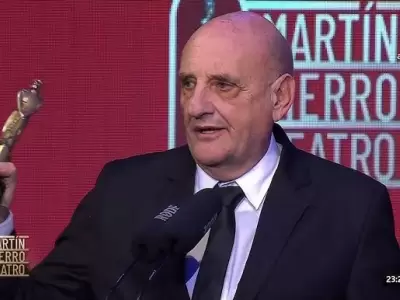 Gabriel "el Puma" Goity al recibir el galardn ms esperado de la velada: el Martn Fierro de Oro