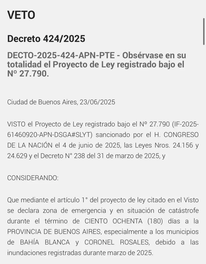 Milei le dio la espalda a Baha Blanca: vet la ley de asistencia tras las inundaciones