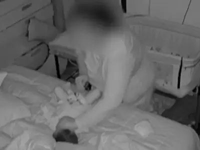 La escena donde la niera golpea al beb.