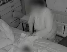 Detuvieron a una niñera acusada de maltratar a un bebé de 7 meses