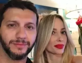 Luis González y su pareja la ex vedette Vanesa Carbone.