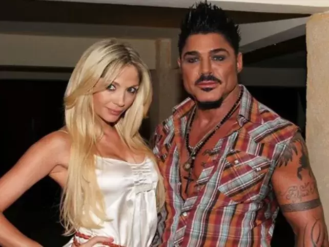 Vanesa Carbone junto a su ex pareja Ricardo Fort.