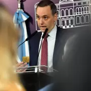 Adorni amenaz con quitar el Da del Empleado Pblico mientras amasa una Pyme familiar en el Estado