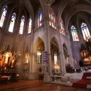 Terror en la Catedral: un hombre armado con un cuchillo interrumpi una misa en Mar del Plata y amenaz a los fieles