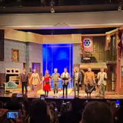 La función que sale mal: una comedia brillante que triunfa con el caos perfectamente orquestado
