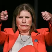 "No te duele ser tan fascista?": Bullrich detuvo a un hombre que la cuestion por redes sociales
