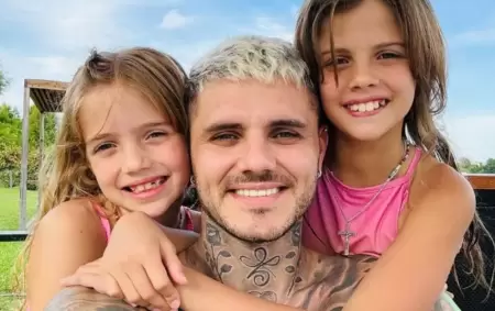 Mauro Icardi junto a sus hijas, Francesca e Isabella