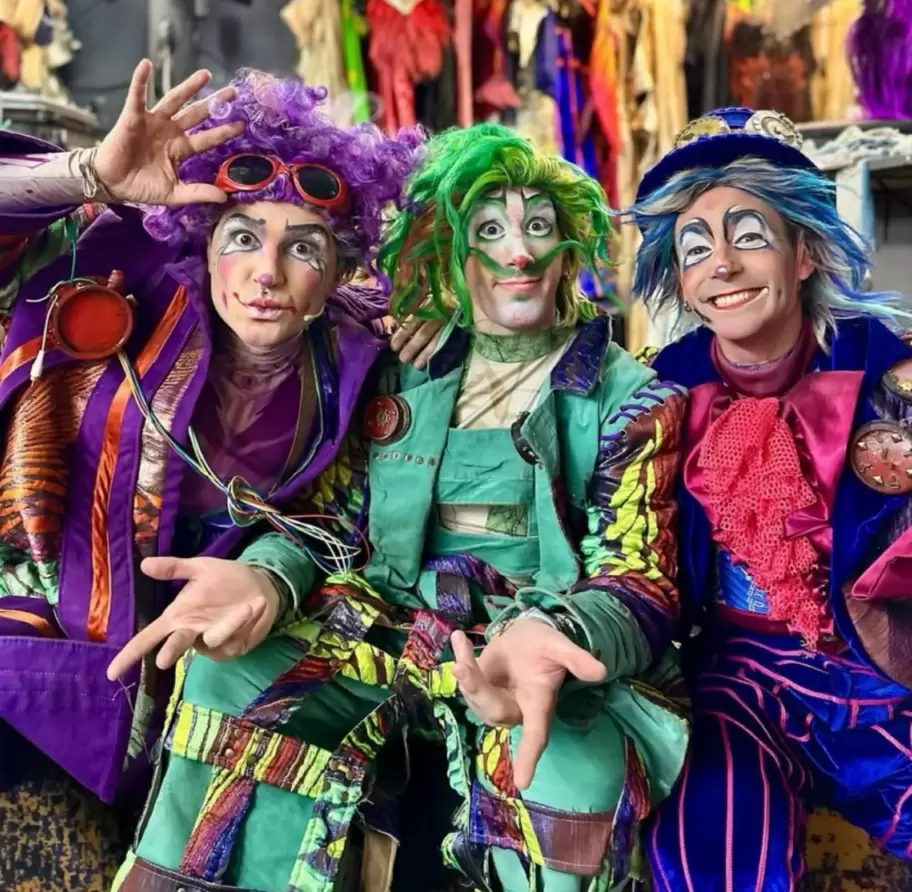 Los payasos del circo se convierten en cazadores de tormentas entre misiones y risas del pblico