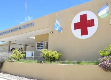Tenía marcas en el cuello y golpes en el rostro. Su madre admitió que el padre "no tiene paciencia".