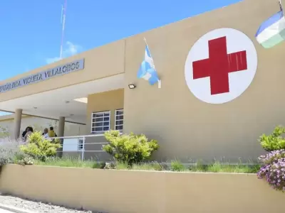 Tenía marcas en el cuello y golpes en el rostro. Su madre admitió que el padre "no tiene paciencia".
