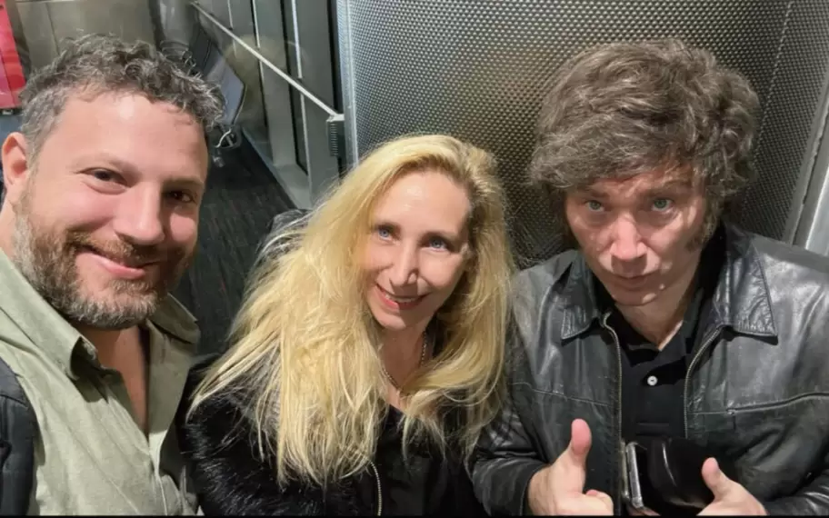 Santiago Oria junto a Karina y Javier Milei.