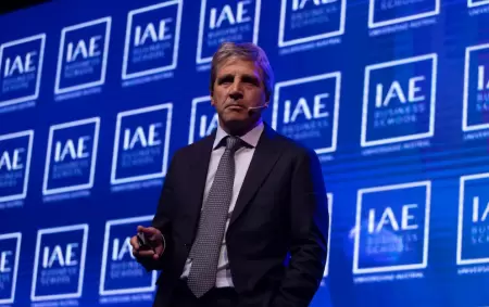 El ministro de economía argentino Luis Caputo