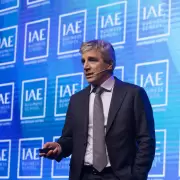 Caputo arremetió contra economistas y defendió el rumbo del Gobierno: "Las empresas cierran desde hace 18 meses"