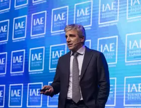 Toto Caputo dice que las empresas argentinas vienen quebrando desde hace 18 meses