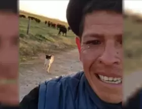 Víctor Díaz, con lágrimas en sus ojos, se hizo viral en las últimas horas.