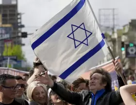 Milei con la bandera de Israel