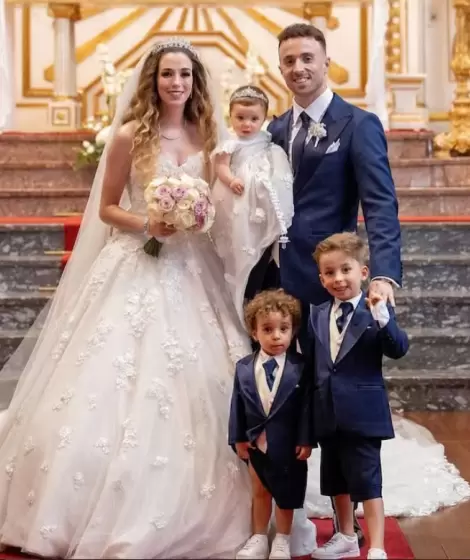 Diogo Jota, su pareja Rute Cardoso y sus tres hijos.